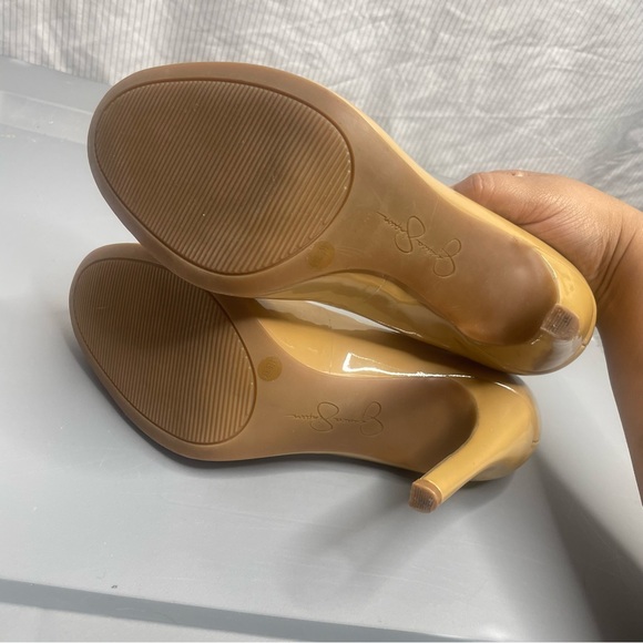 Jessica Simpson "Calie" Nude Patent Leather Round Toe Heels Pumps - Picture 4 of 5